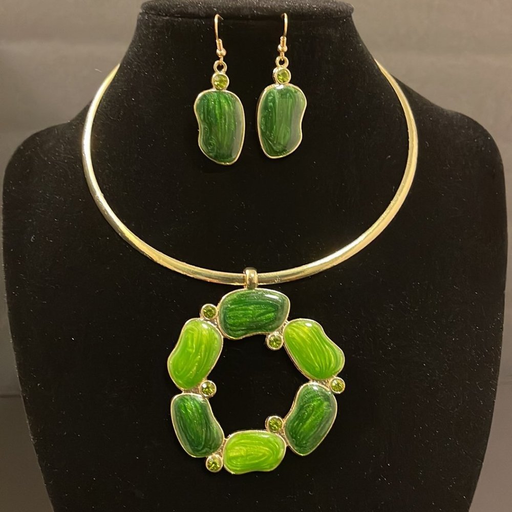 Gold & Green Stoned Choker | Necklace & Earrings Set